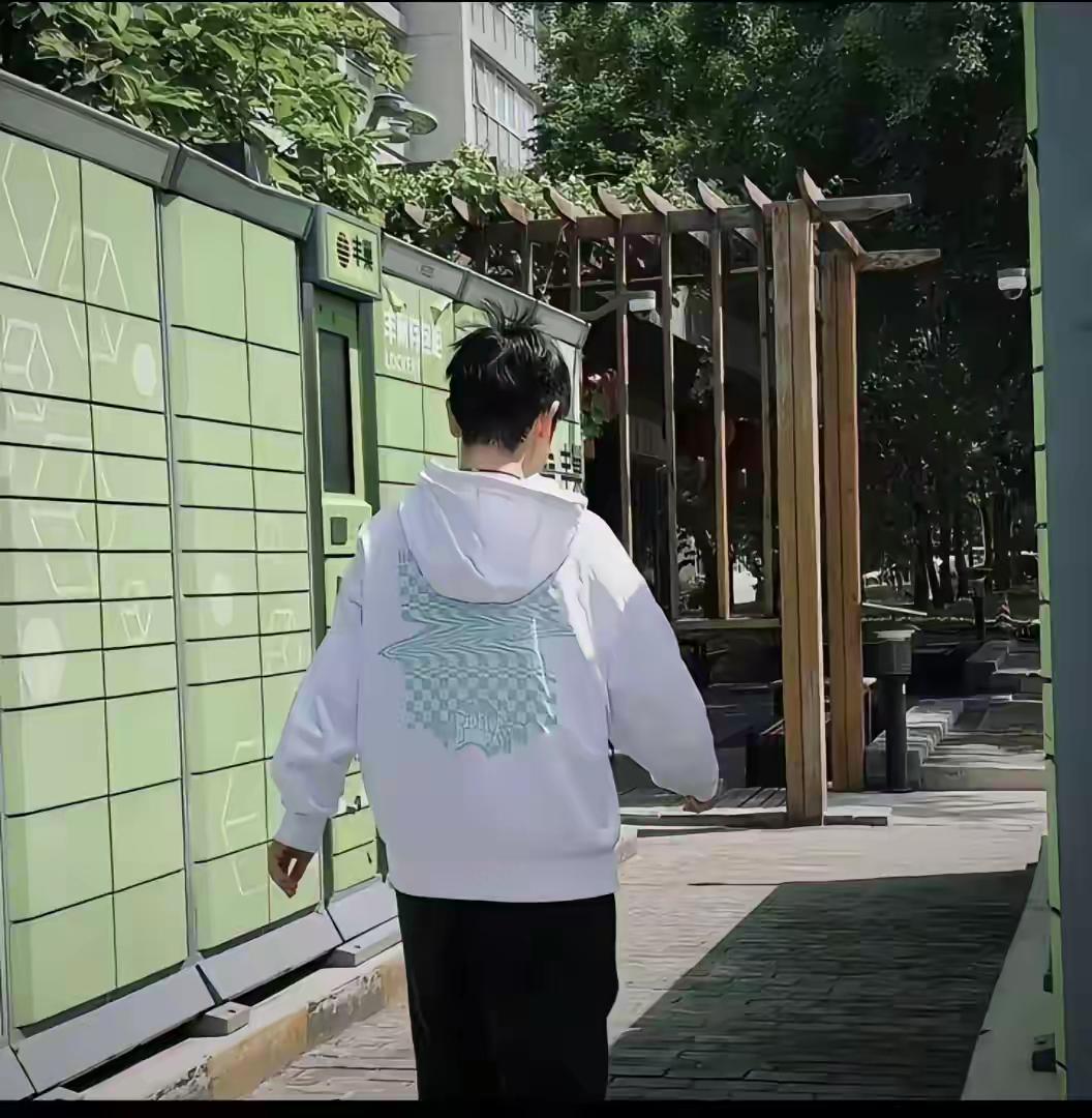 莎莎头发翘起来的时候特别可爱，更可爱[星星眼]