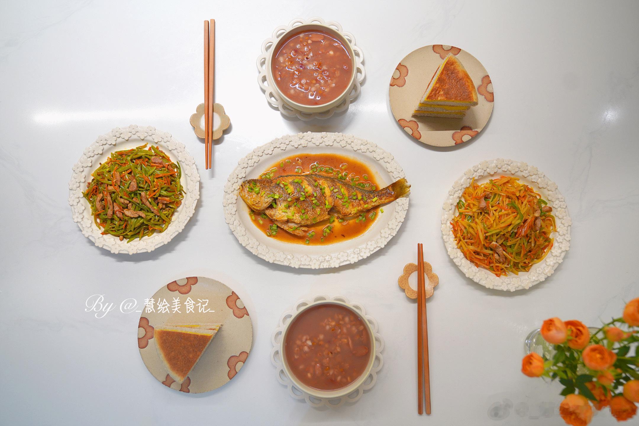 晚饭~红烧黄花鱼、豆角炒肉、炒三丝、青稞黄米饼、杂粮粥 ​​​