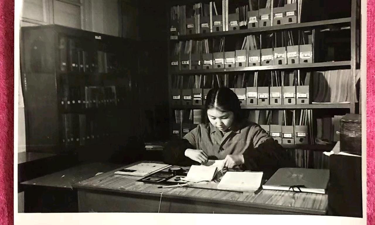 袖套 已有几百年历史

 
左宗棠生性节俭，在军中治事甚勤，袖口容易磨损弄脏，他