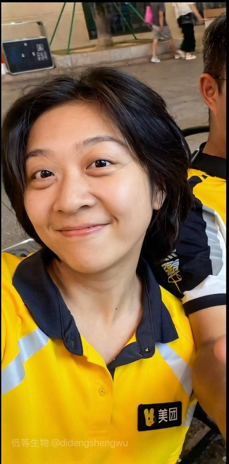 离谱！三甲精神科博士女医生裸辞，如今专职送外卖、酒吧驻唱真的不敢信！别人挤破头的