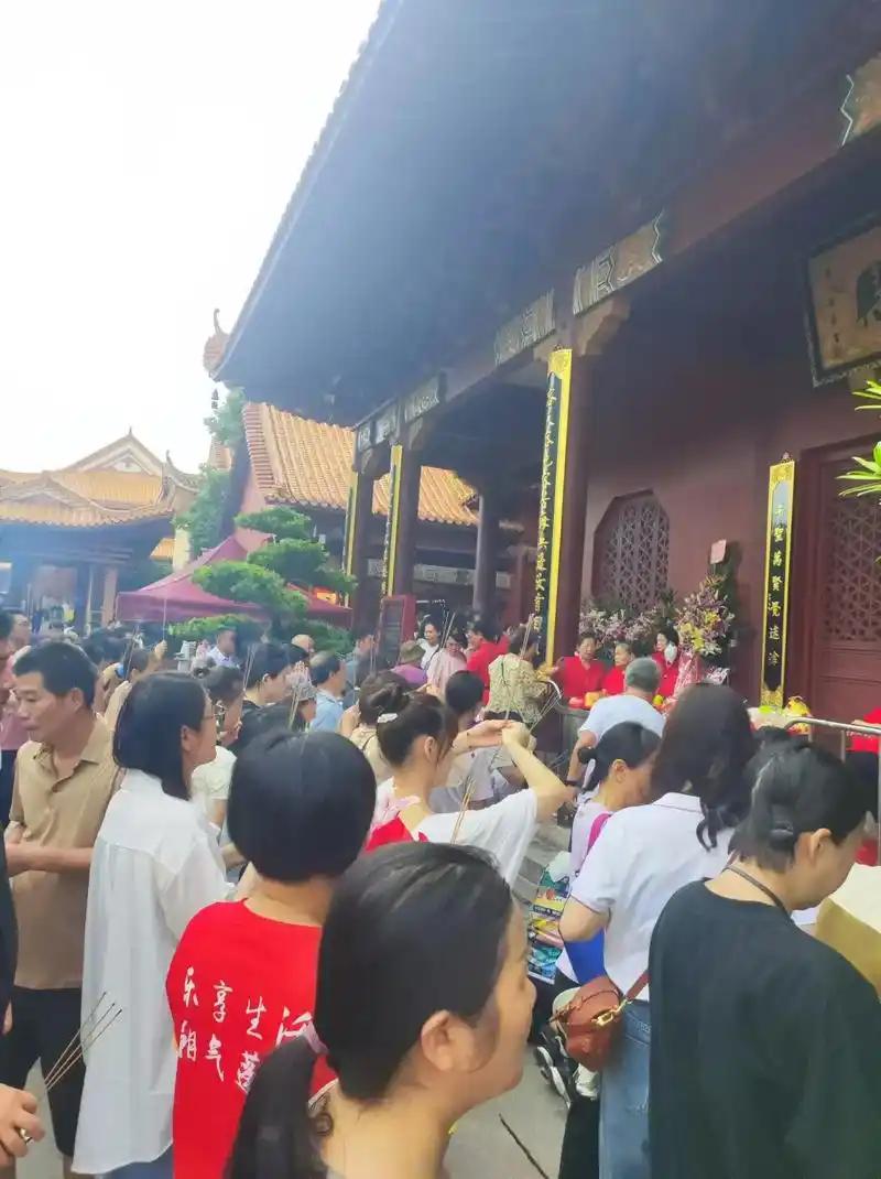 [微风]很多人觉得中国人信佛，其实大错特错！中国人拜佛，完全是“人情世故”：你保