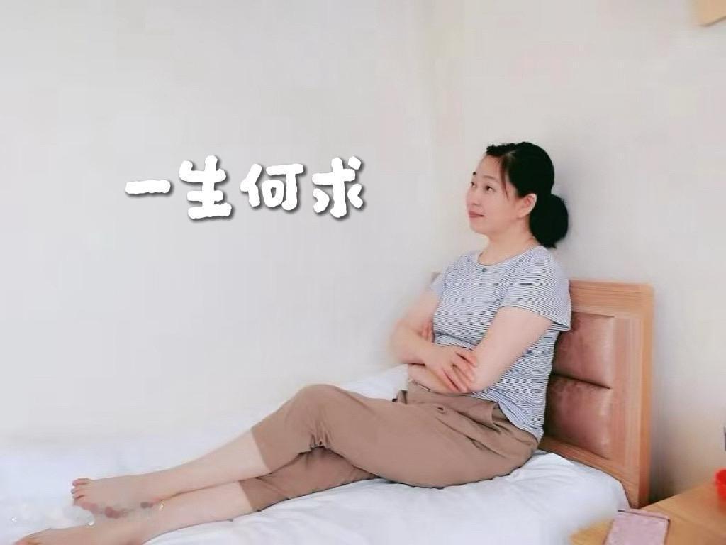 看透不必全说破，人生来往，真情假意皆是常态。生活是一本厚厚的书边看边悟