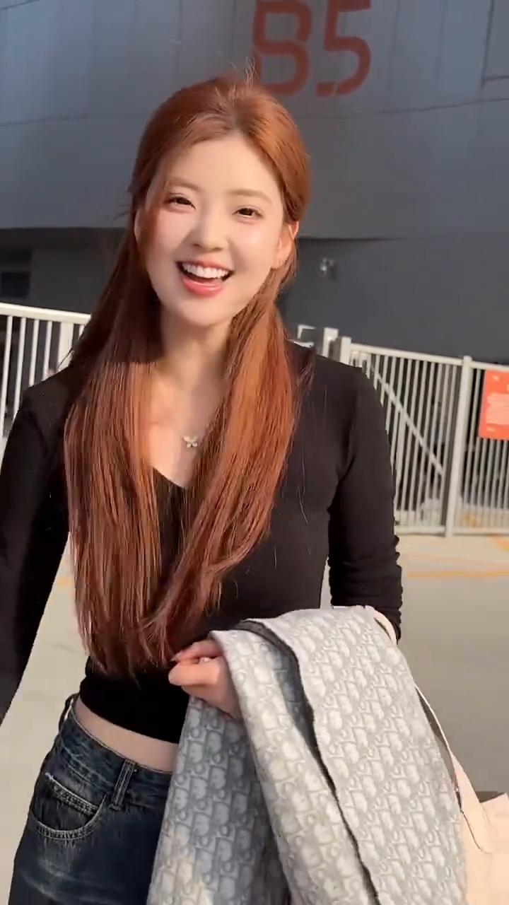 谈个老灯又怕老灯不够浪漫，想谈个小灯又怕小灯花我钱，想谈个中灯可是它心眼太多了。