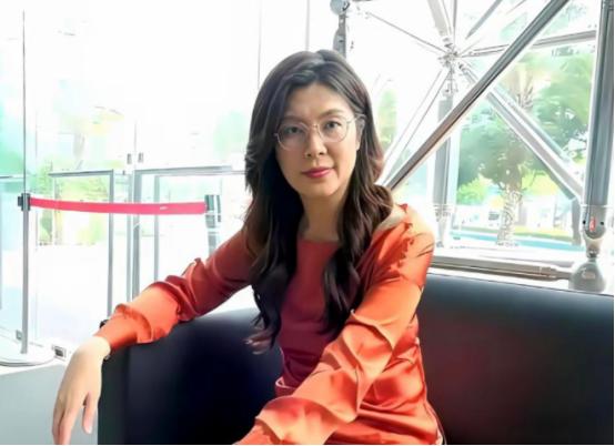 国民党新上任的郑丽文，居然跟孙中山先生是同一天生日！这已经够巧了吧，更有意思的还