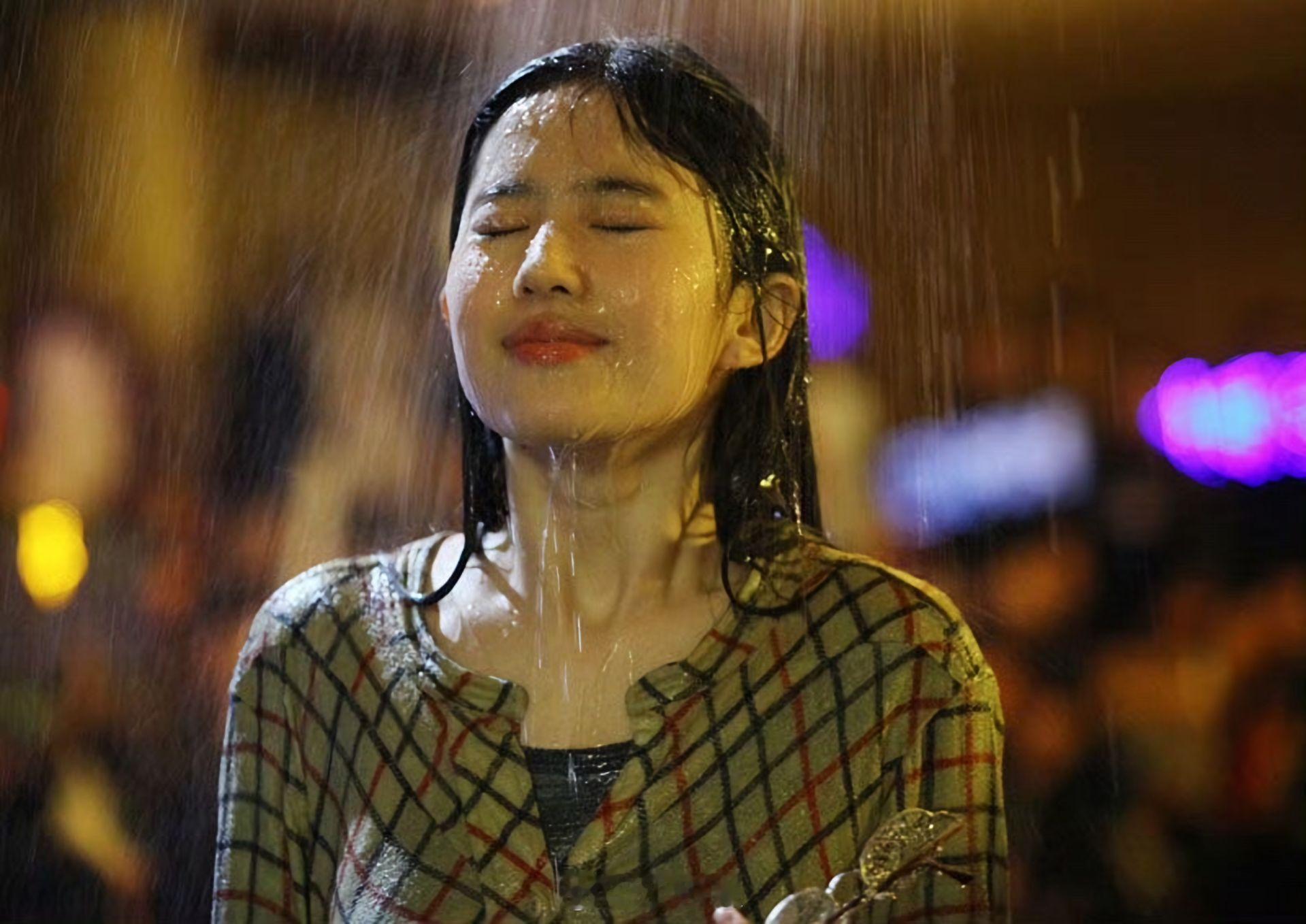 刘亦菲[超话]洗个头直接演电影了，权威的素颜刘亦菲‖​​​