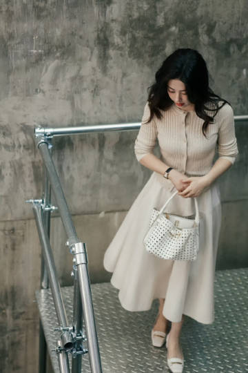 朱珠 我从小到大并非标准的大美女 从来不会被固有美貌框架困住，朱珠坦然接纳自己的