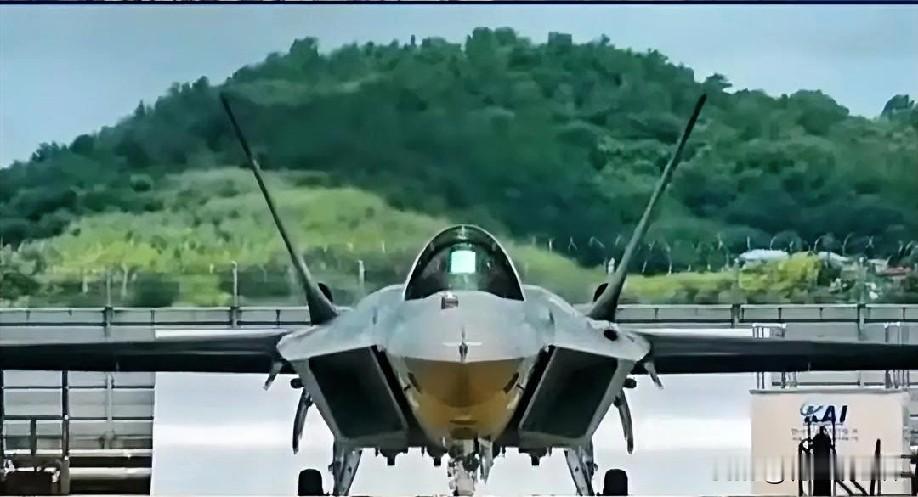 11月30日中午的最新情报，现在他来了第四条，金正恩宣布朝鲜空军将列装新战略军事