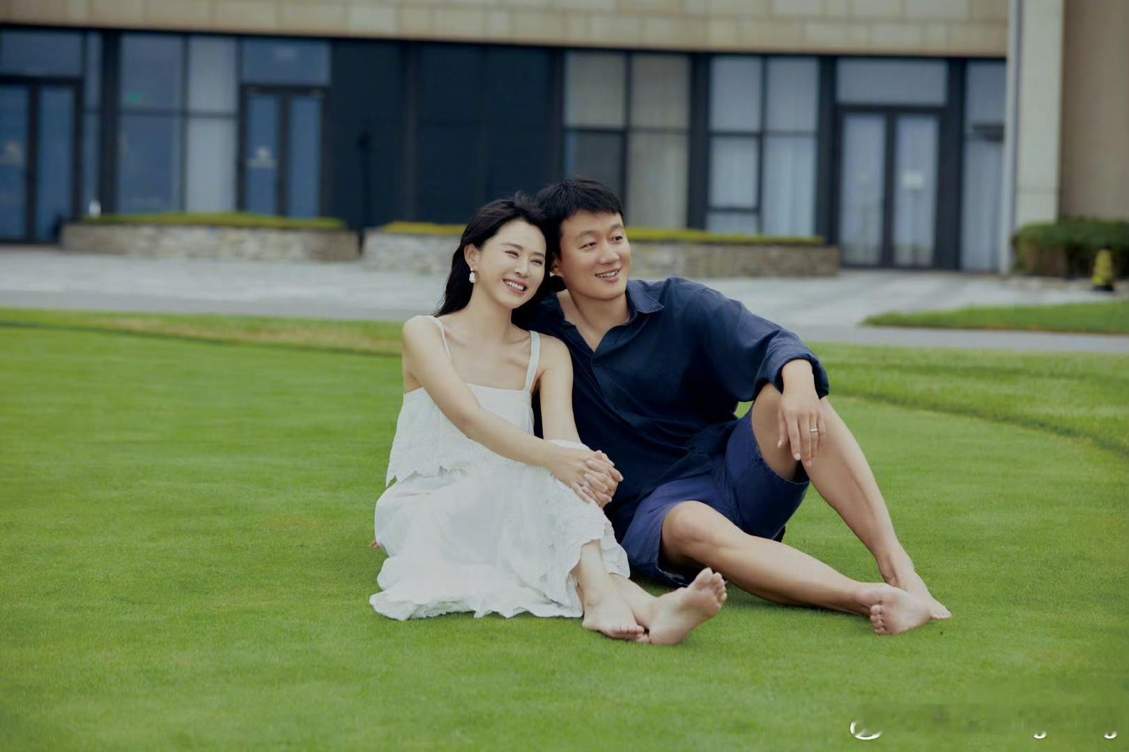佟大为跟妻子浪漫过七夕！8月10日，演员佟大为在社交平台晒出一组与妻子的合照，并