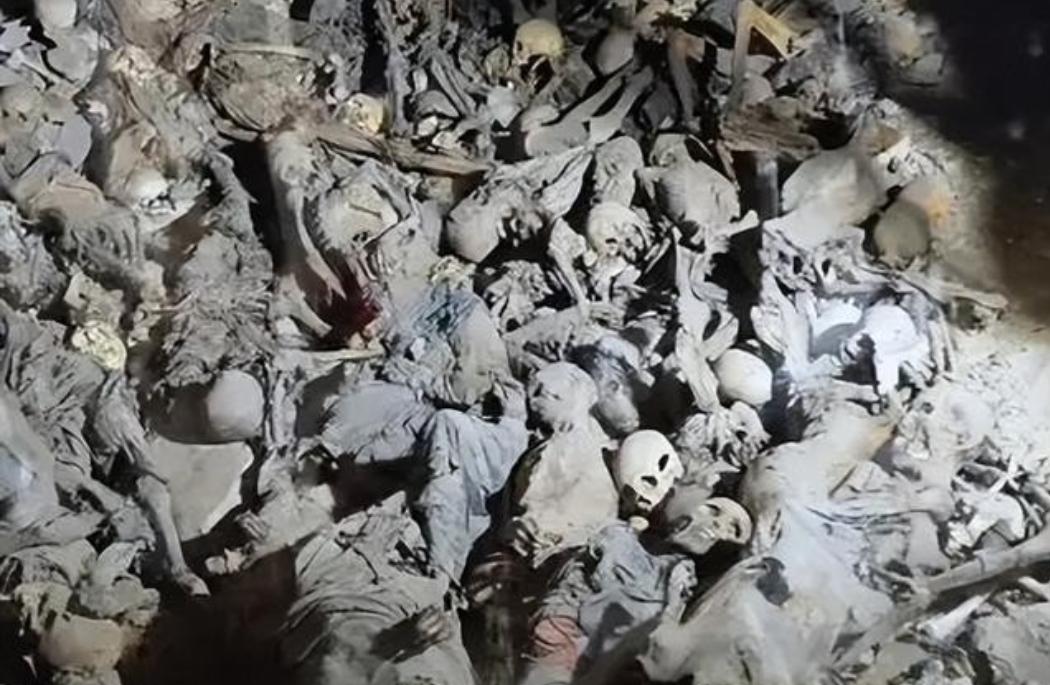 太行山悬崖发现白骨，腰带夹层藏着党员证，身份揭开全场泪崩，25具遗骸散落在太行山