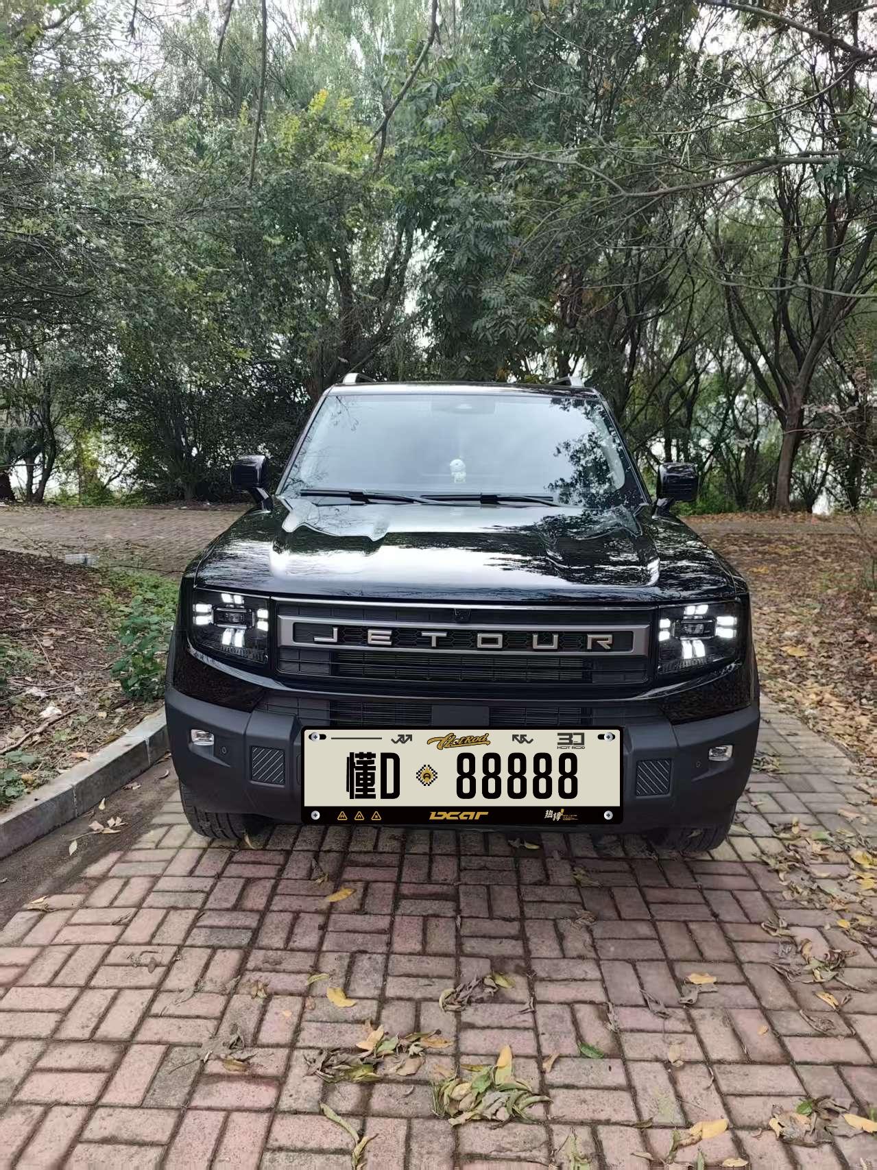 最近跑了趟捷途4S店，把自由者和旅行者都试驾了一遍，两款都是方盒子造型，看着差不