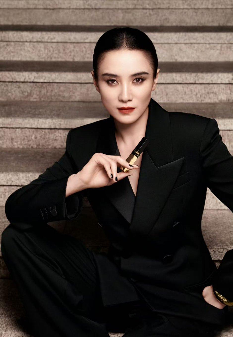 宋佳代言升级～ 升任YSL彩妆香水代言人~ ​​🎉这一年不仅拿了白玉兰视后，一