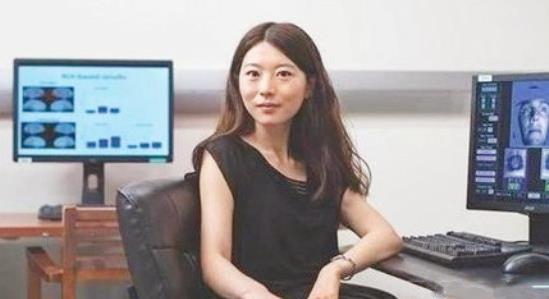 *“我宁愿在美国住下水道，捡垃圾、洗盘子也不会回国。谁能想到，说出这句话的人竟然