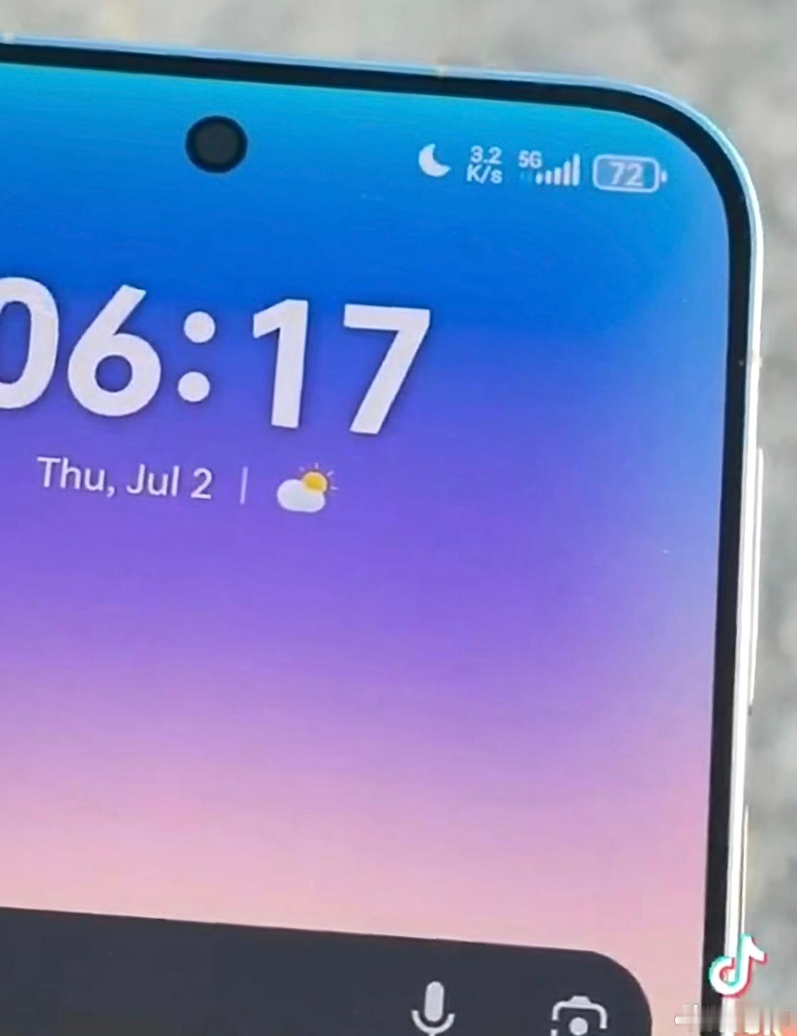 华为Pura90 Pro Max海外版实测网速超1100Mbps，状态栏堂堂正正