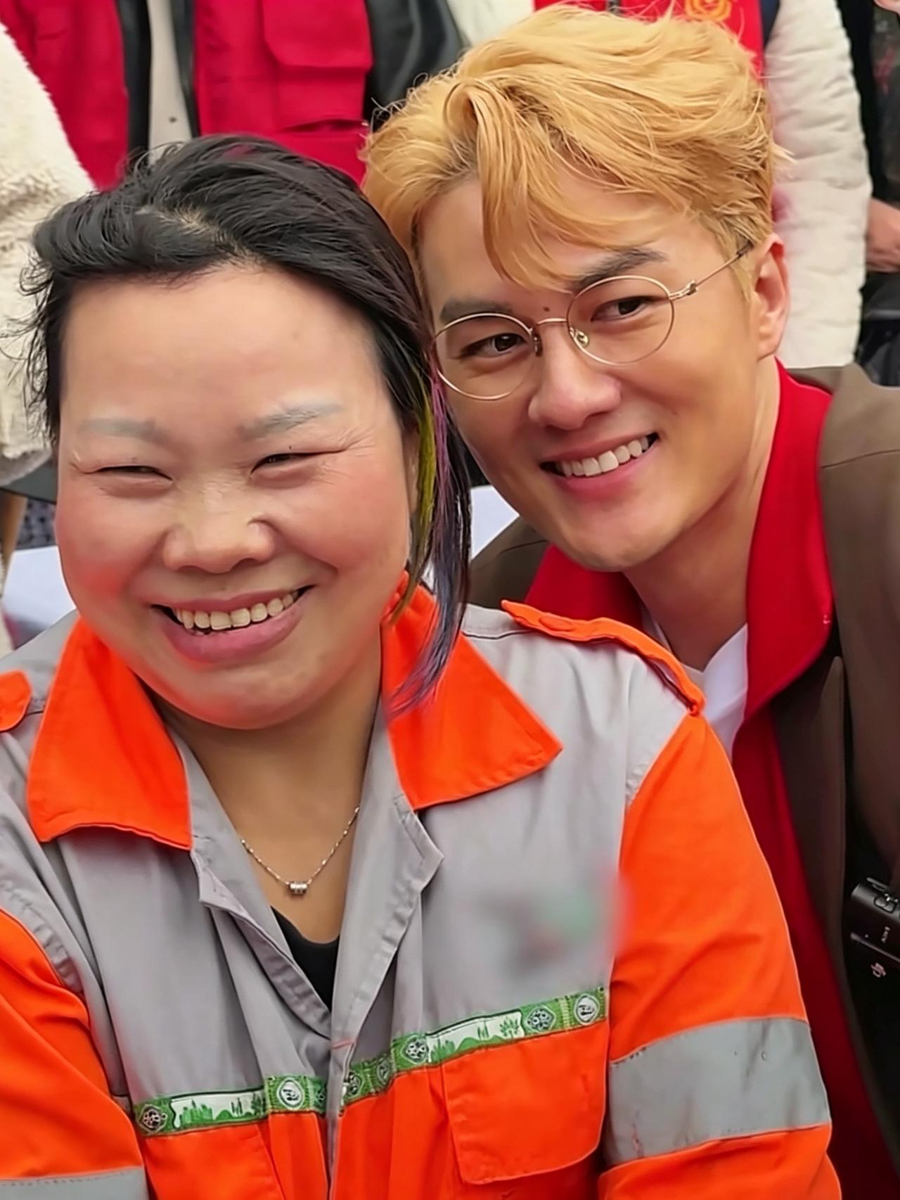 台湾歌手吴克群，干了一件让人肃然起敬的大事！

他在人民日报发文，字里行间全是烟