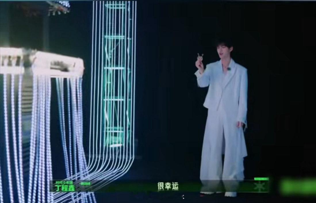丁程鑫哪怕5秒也很需要丁程鑫对自己的胆量是有清晰认知的 两个金钥匙，他没有先想着