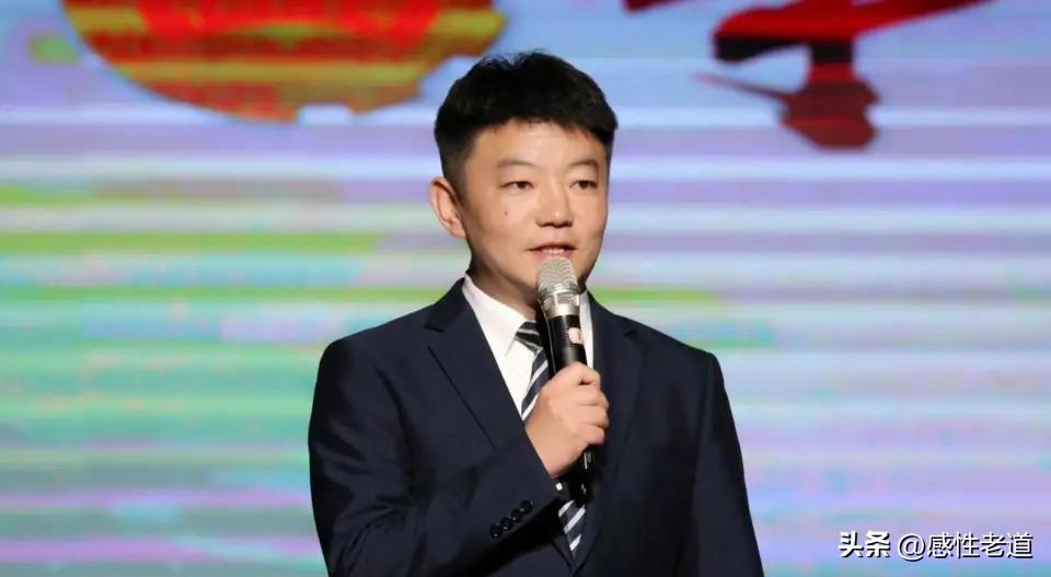 36岁副镇长倒在除夕之夜。作为陕西省陇西县巩昌镇的副镇长陈嘉伟2月14号在开会过