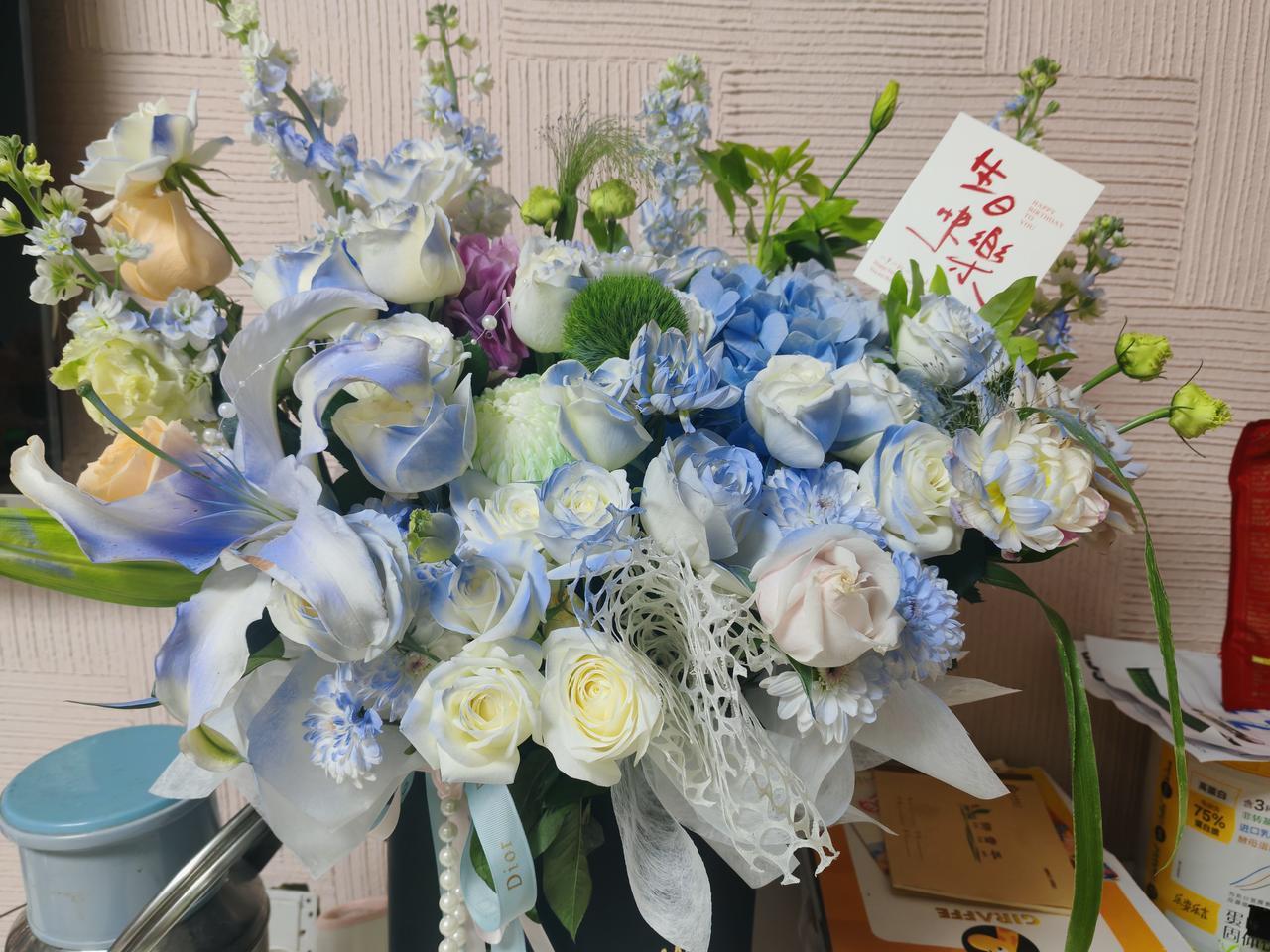 家中有老人，自己就可以永远是个孩子。

今天是父亲生日，母亲几天前特别叮嘱我们说