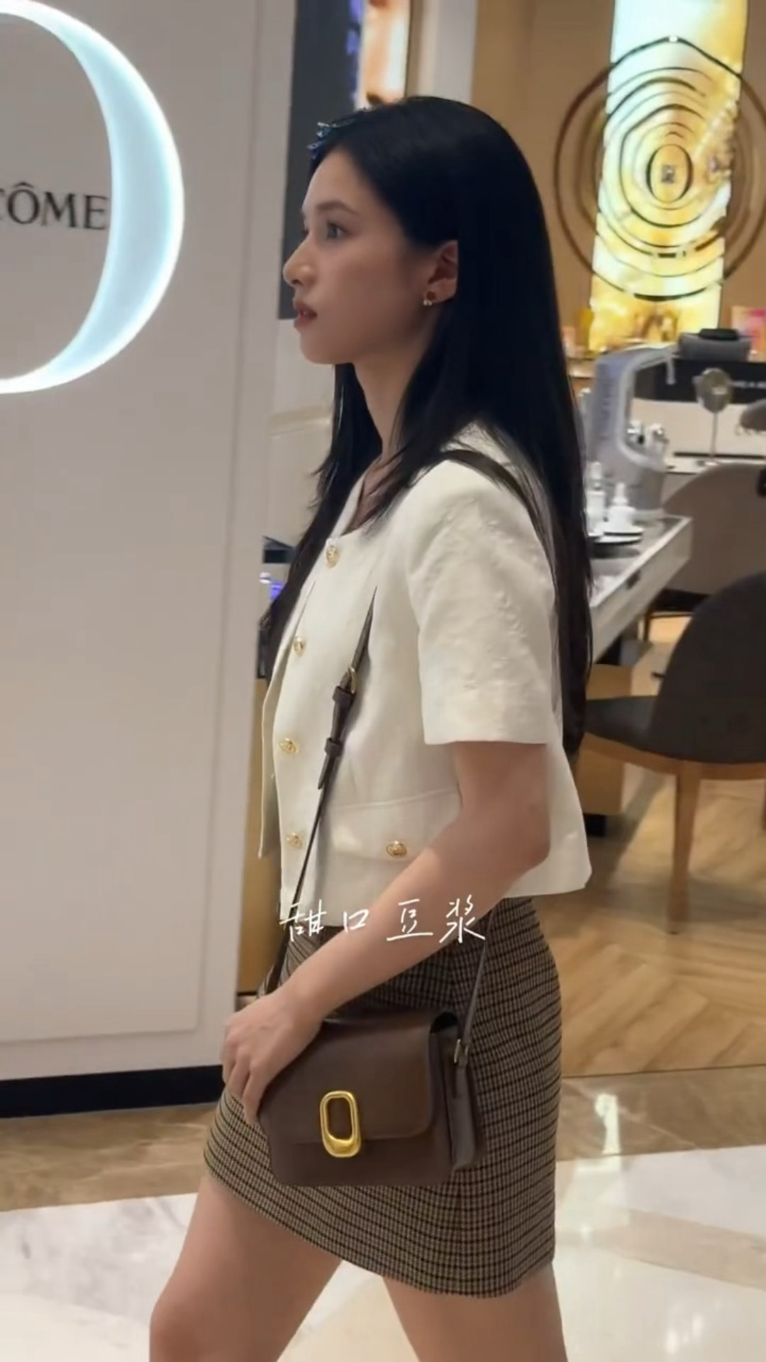 终于有空调吹了的小老仪！！对视那一秒我心空了[awsl][awsl][awsl]