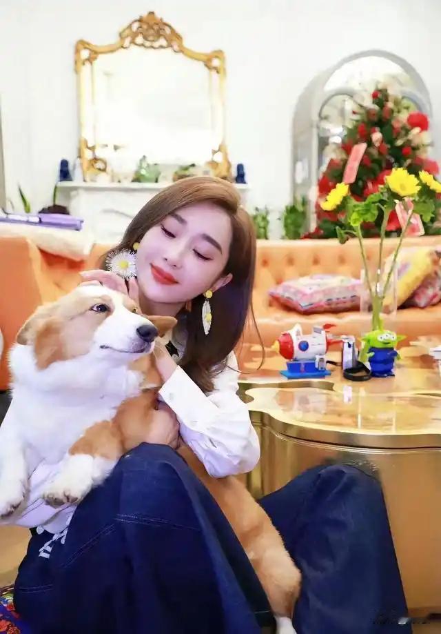 杜若溪女儿都长这么俏啦，夫妻俩年年给娃布置生日宴太甜 
