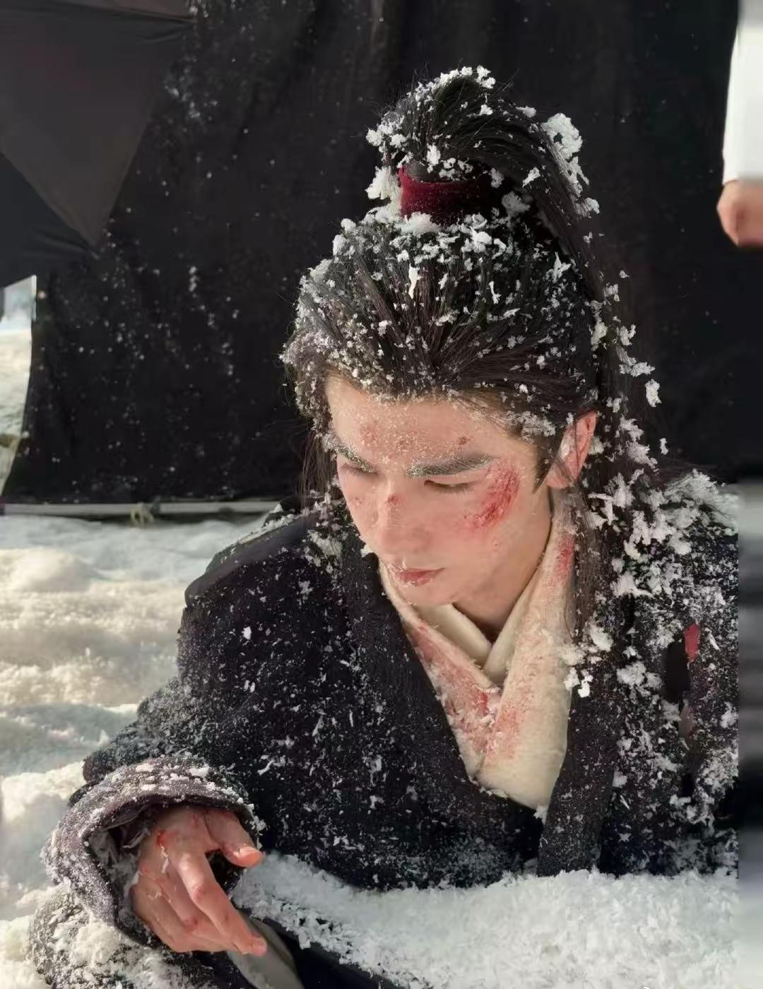 看剧除了看主角，也看配角，除了看剧情也看风景，除了看剧中人物的正面反面，也看了何