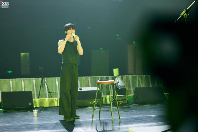 #赵磊巡演上海站彩排照##赵磊巡演上海站彩排现场送达# 赵磊上海站巡演的彩排现场