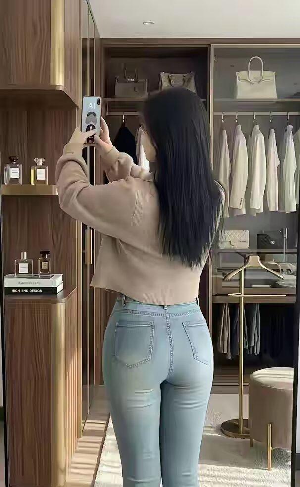 别在朋友圈晒家底。 你有多少钱、住多大房，跟别人没关系。晒多了，惦记你的人就多了