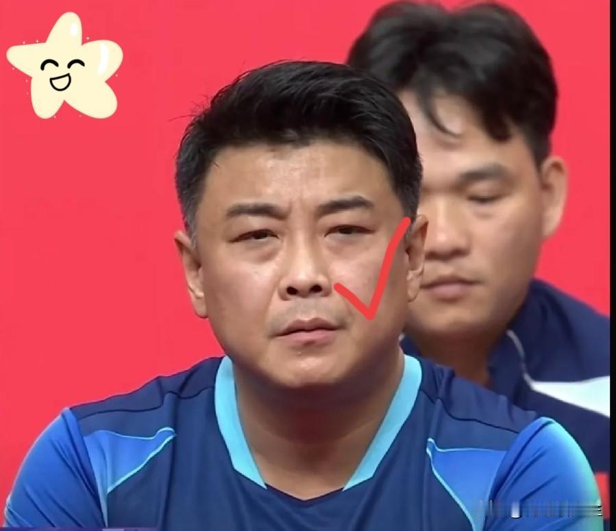 看着王皓那张脸，真让人心里不是滋味。

才四十出头，那眼角的褶子和憔悴劲儿，哪还
