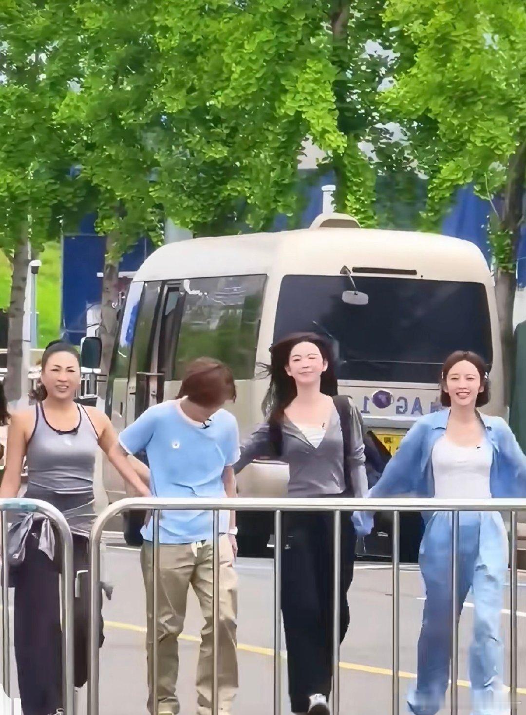 心愿便利贴重聚心愿便利贴组重聚乘风真人秀三公终于重聚心愿便利贴三人组，缘分也太奇