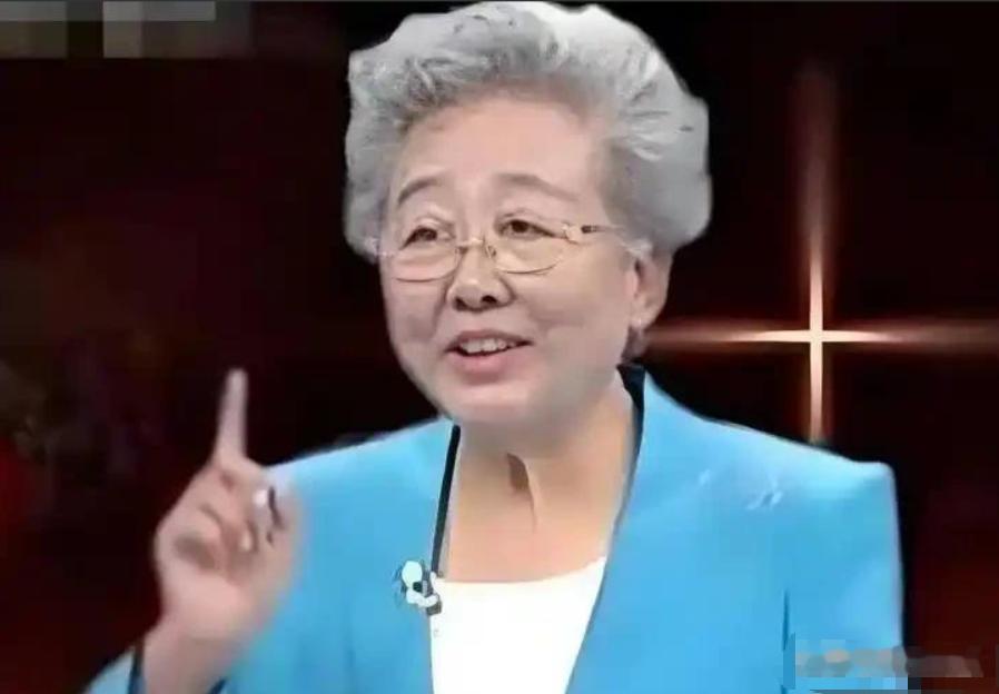 一人演9个专家，3年诈骗80亿，退休工人摇身一变成了“神医”？
普通退休工人靠演