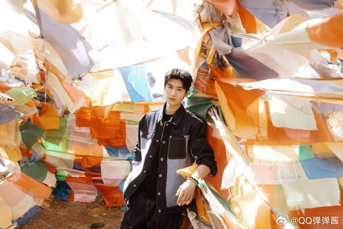 黄俊捷云南经幡大片哥哥的脸真的绝了，每一张都像是从画里走出来的一样！黄俊捷这颜值