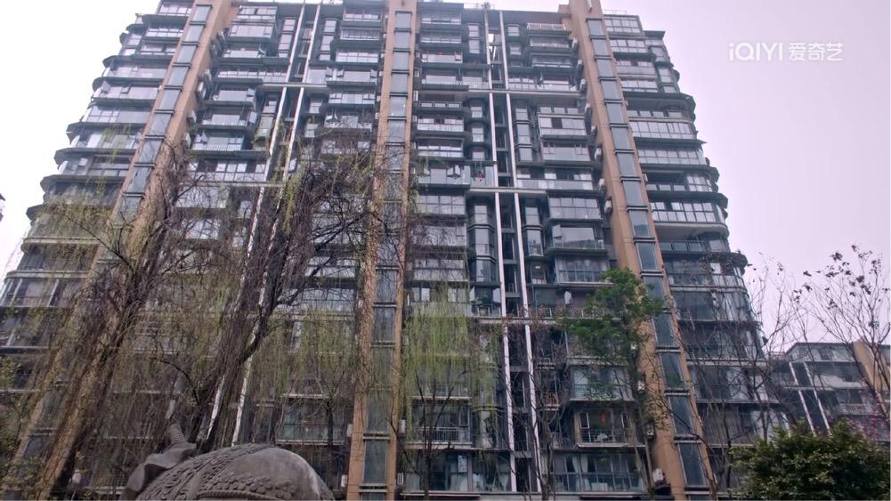生逢其时曹信你这个言外之意是李老师嗓子不好的话，那就不要教，我来代替，英语老师：