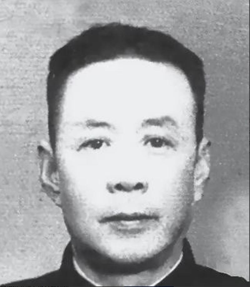 1939年，国军中将陈铁在山西设宴款待彭德怀，陈铁的夫人在倒茶时悄悄说道：“现在
