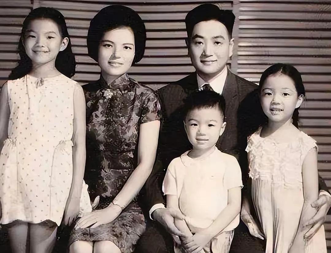 被逼无奈之下，平家渣儿发表所谓道歉信，称琼瑶为妈妈。道歉，你妈妈葬礼不参加也吧了