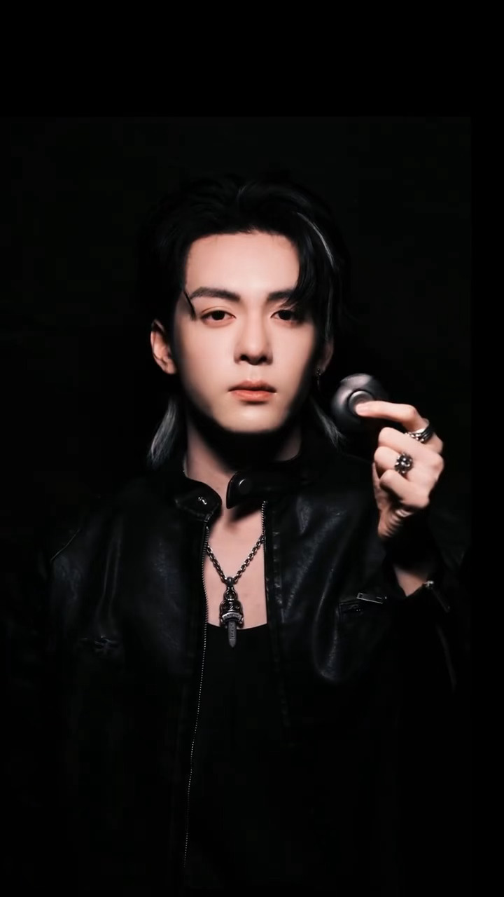 曾舜晞 张康乐《交换人生》开机了来看看俩人的造型如何[期待][期待] 曾舜晞张康
