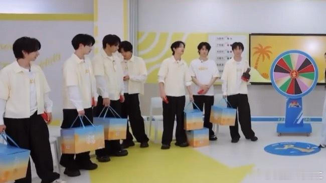 时代少年团去跑男进货了 