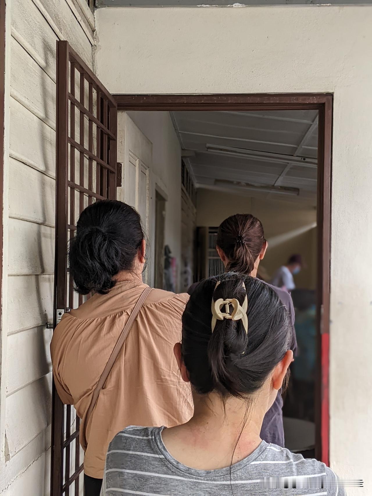 兵如港五条路猪肠粉。
听说以前必须“拿号码”，那号码还是老板口说客人记住的虚拟号