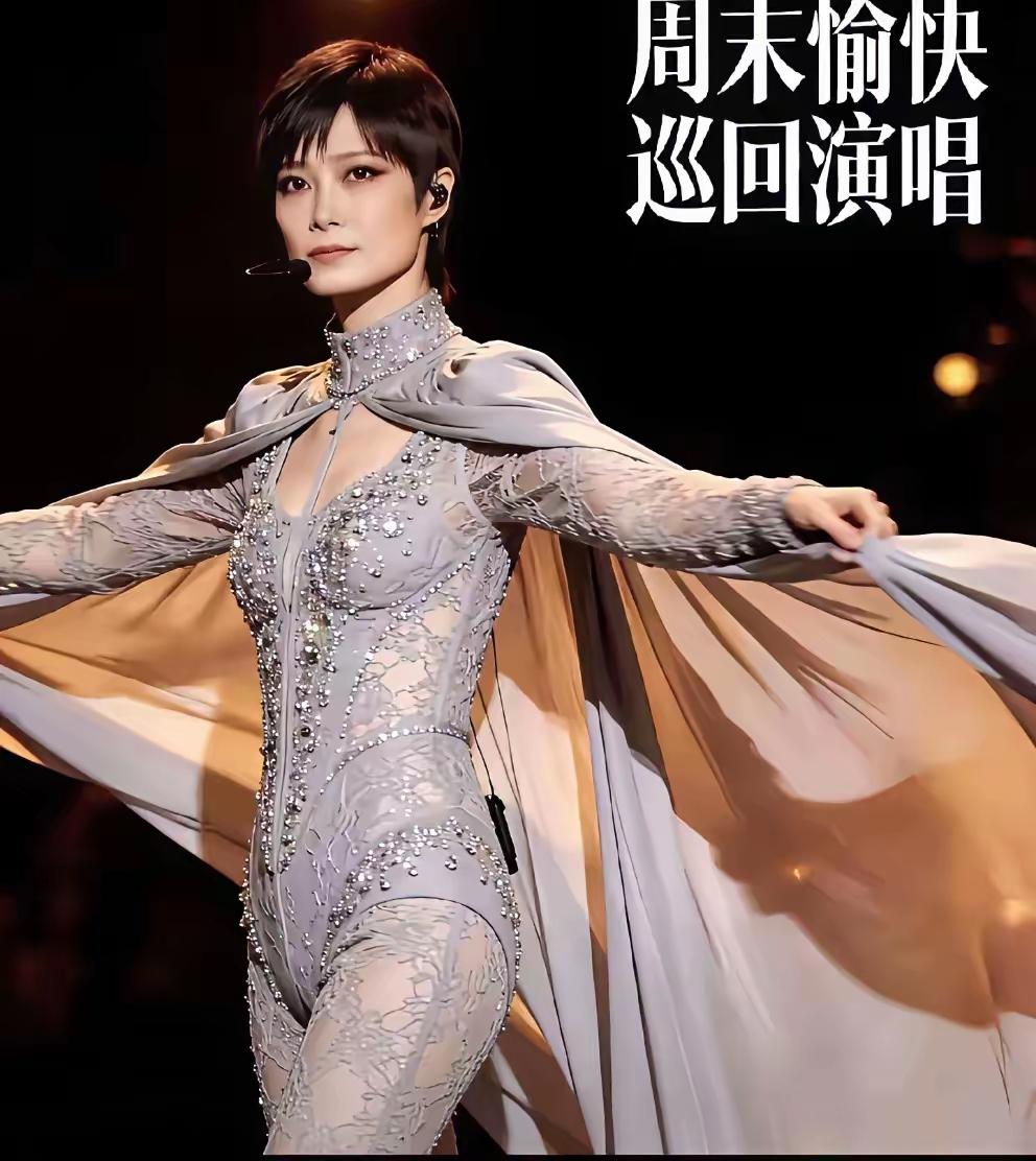 李宇春这么多年身材一直保持的很好！
关键，春春的化妆师真的很赞！妆容每次都很出镜