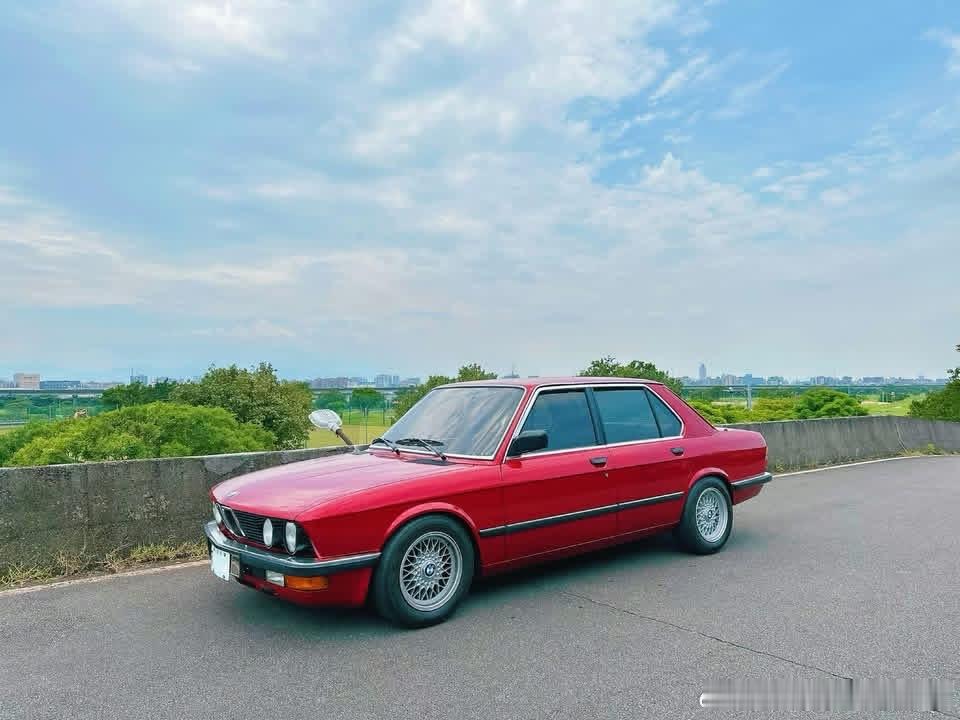 台湾老车1986年BMW E28 520 