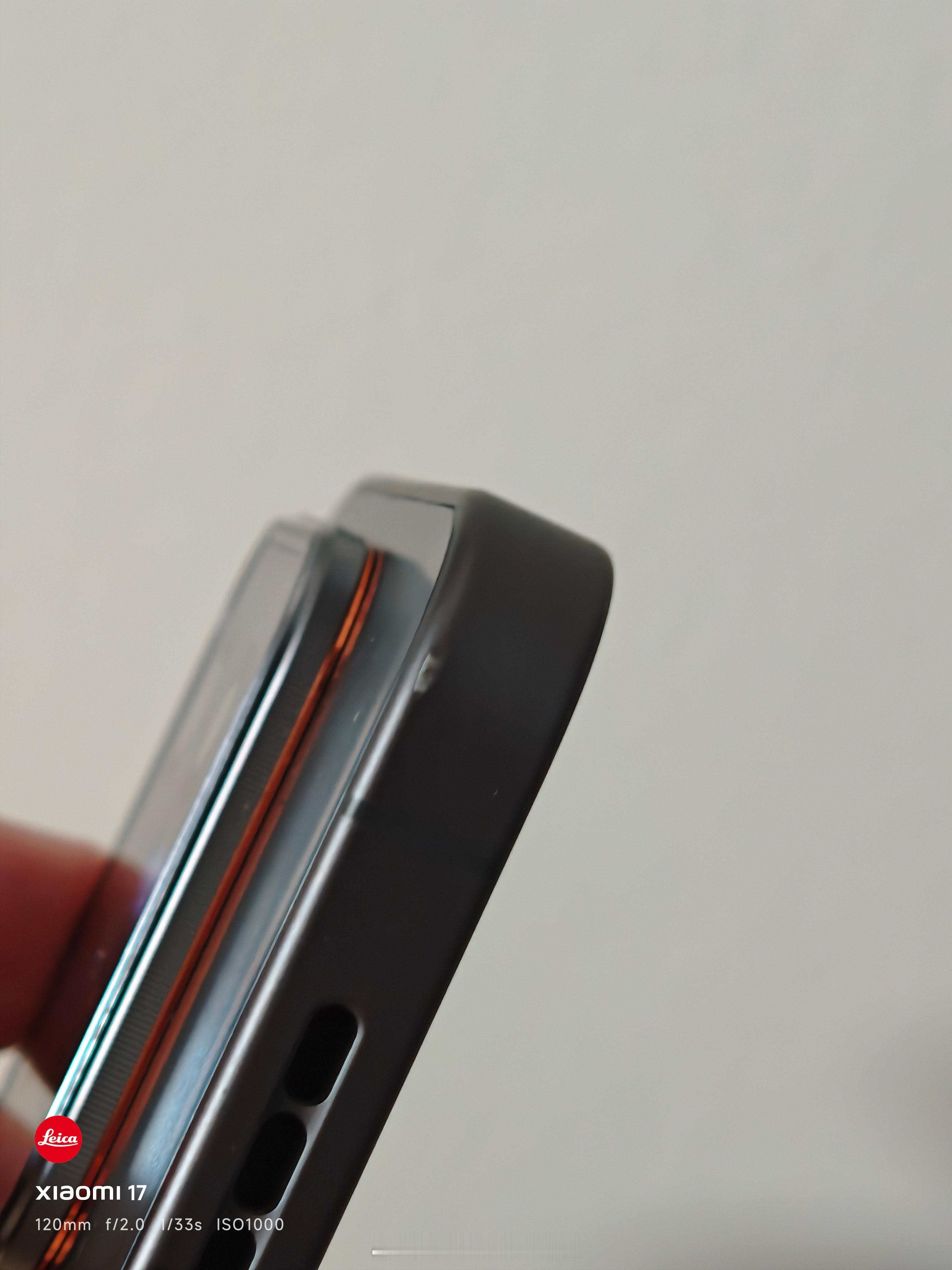 刚一激动把iQOO 15 Ultra摔了；下次一定戴套