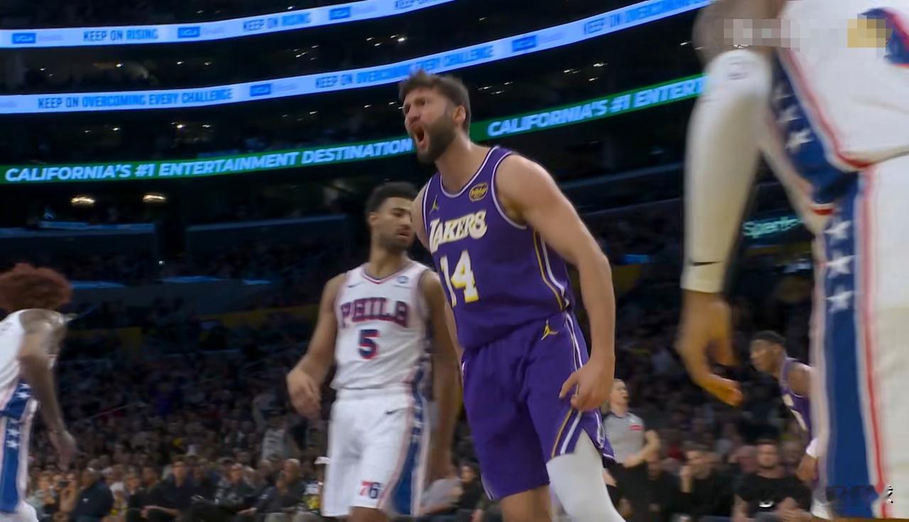 我必须要怒赞湖人大将克勒贝尔！在今天进行的湖人和76人的比赛中，目前两队的上半场