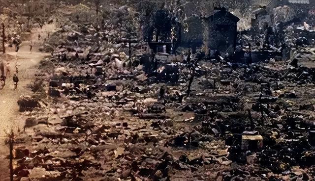 喋血雪峰山：日军自相残杀，被活活烧死，战后数月尸臭仍旧弥漫

战场上，溃败的日军