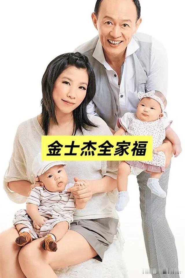 金士杰从坚持丁克到60岁当爹，如今后悔又心酸。

他是台湾知名演员，年轻的时候一