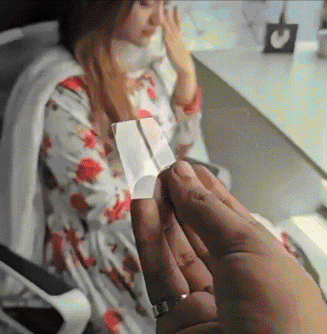 看看你女朋友的眼泪为谁而流