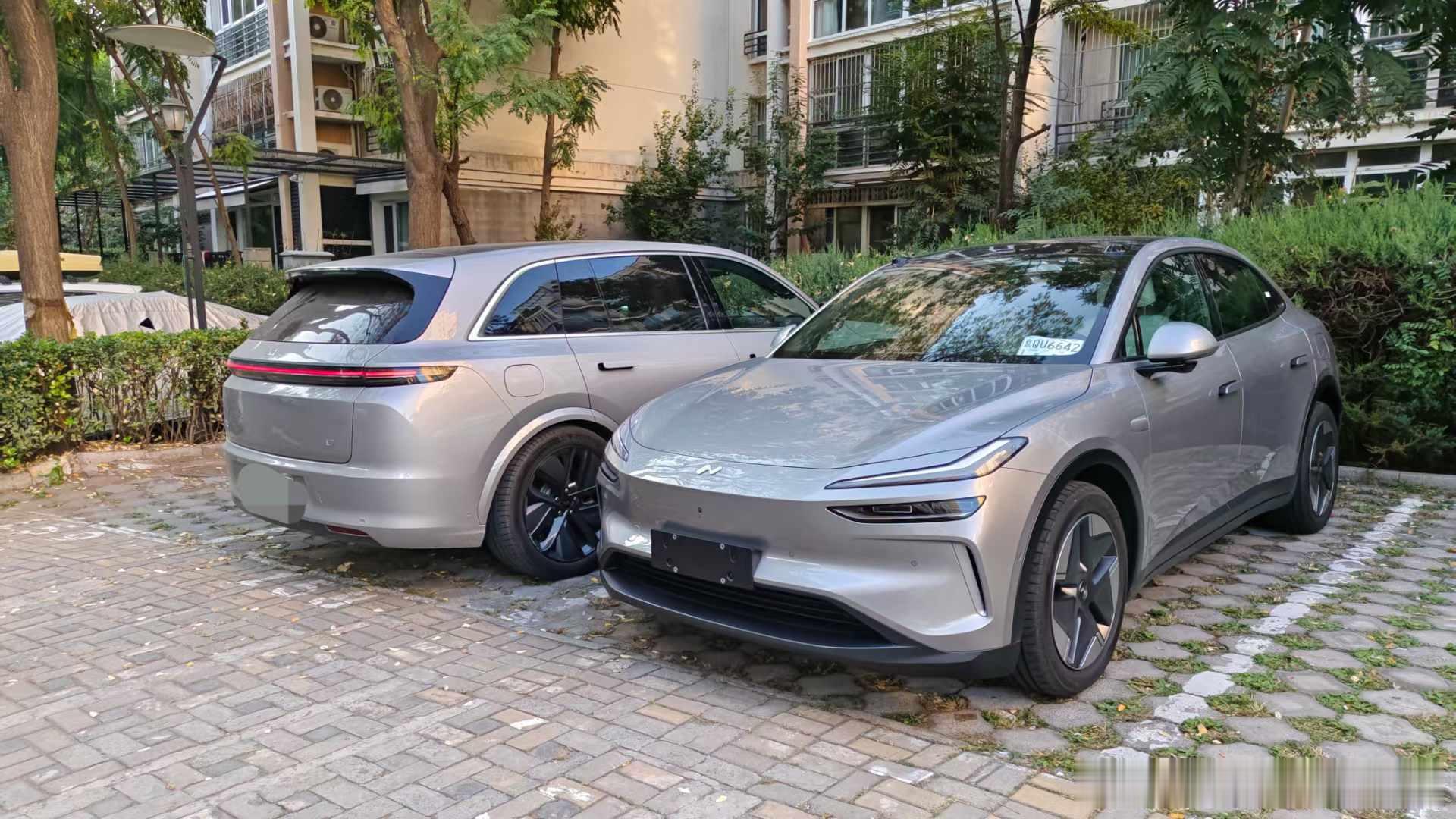 迫不及待的第一时间给 #白宁的乐道L60#  上了牌。别问我为什么，因为没牌每次