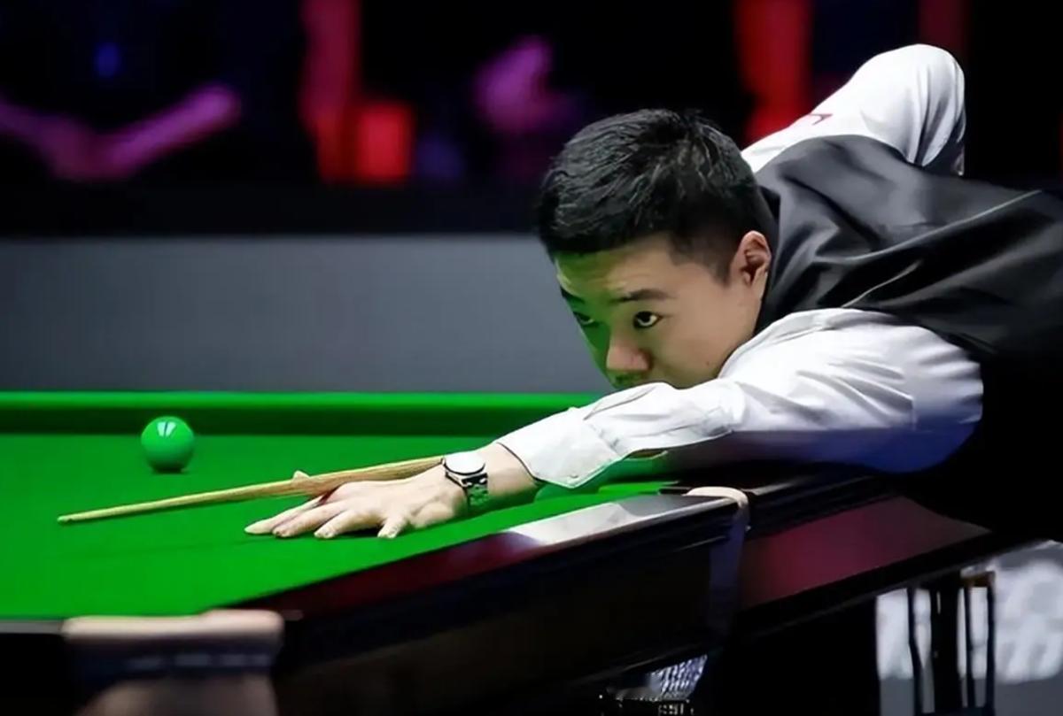 单杆81分！丁俊晖第2局逆转格雷斯，大比分2-0领先
北京时间11月2日，斯诺克