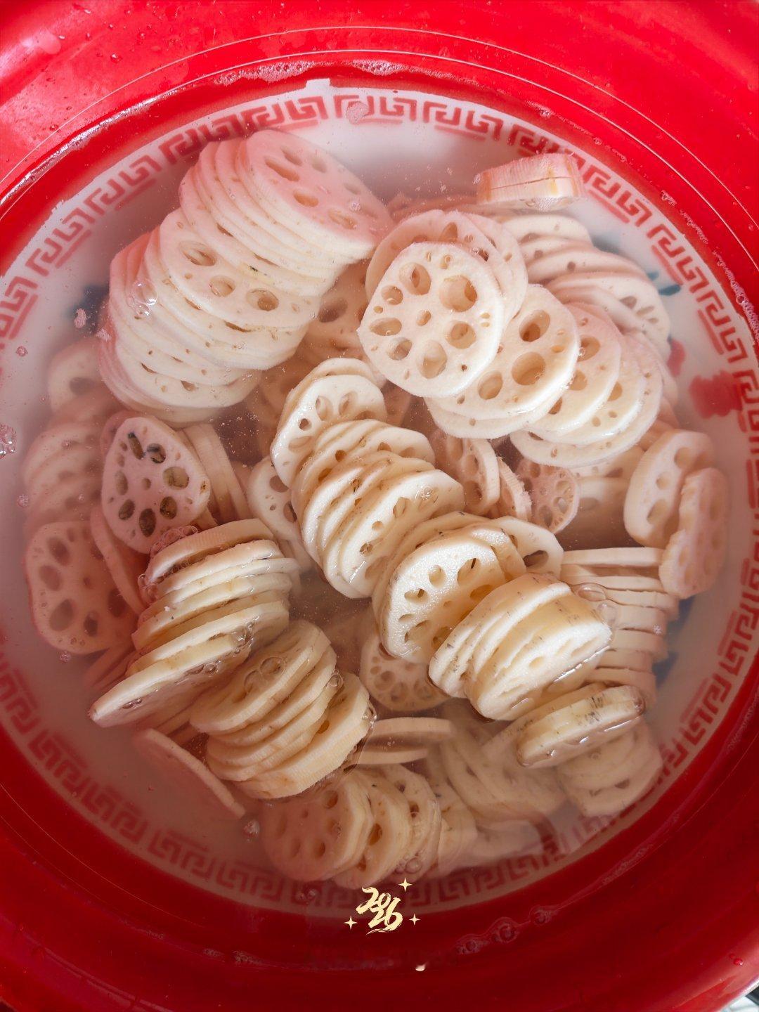 春节摄影大赛 家乡的年味，就是每到过年了，自己做菜一家人团团圆圆吃年夜饭。媳妇动