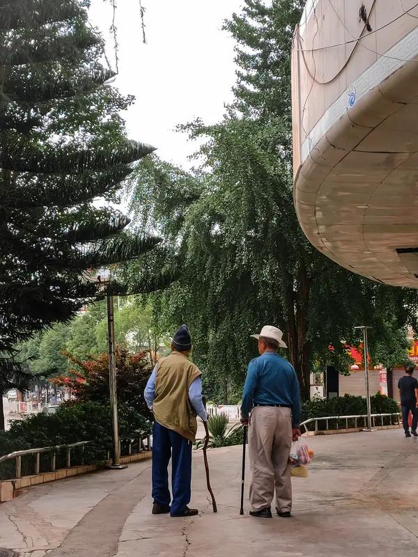 人这一辈子，什么最值钱呢？我觉得是健康和时间。
先说健康，没了健康，一切都是浮云