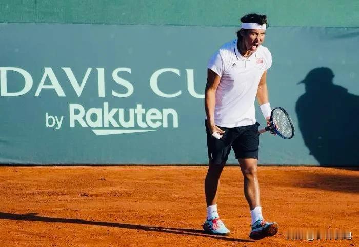 布云朝克特还差一分就拿下胜利！法网男单资格赛首轮，布云朝科特对斯洛伐克选手莫尔坎