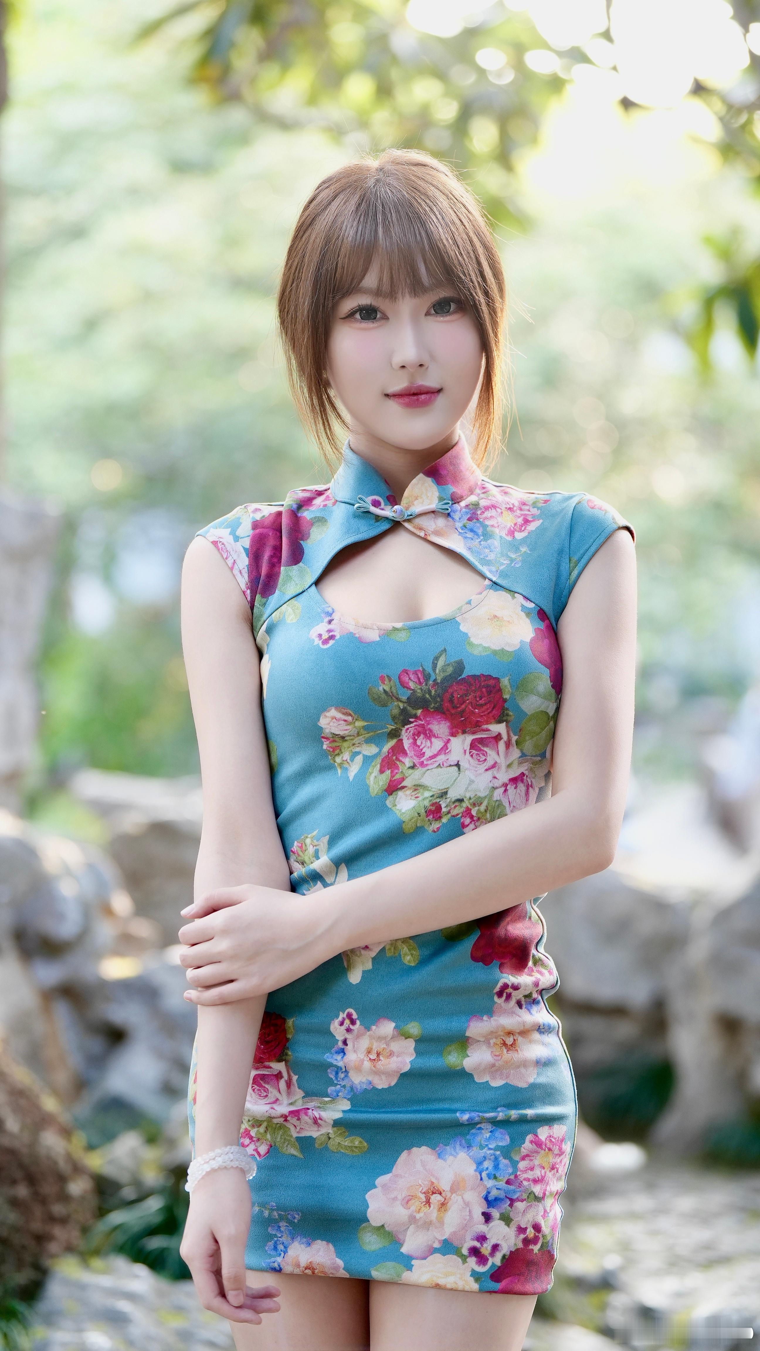 把江南的清雅与诗意，都定格在这方寸画面里。模特漂亮小姐姐苏州园林约拍旗袍写真 苏