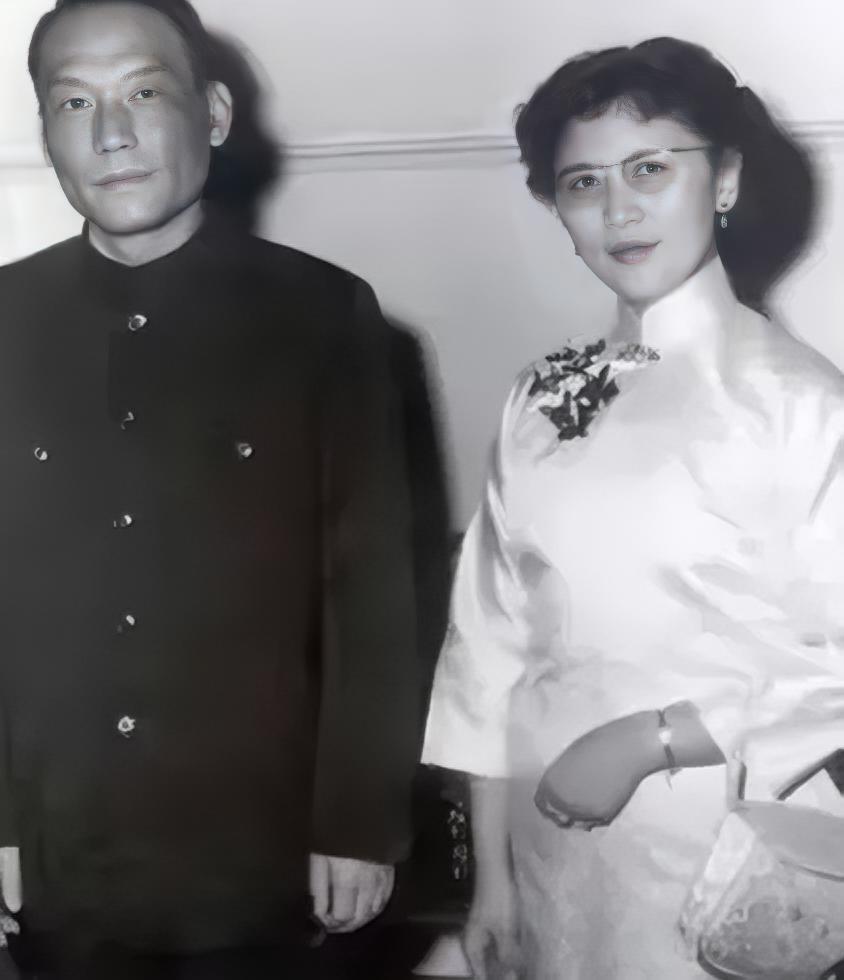 1962年5月，编译局副局长陈昌浩回乡探亲，武汉军区司令陈再道上将率领几百名老战